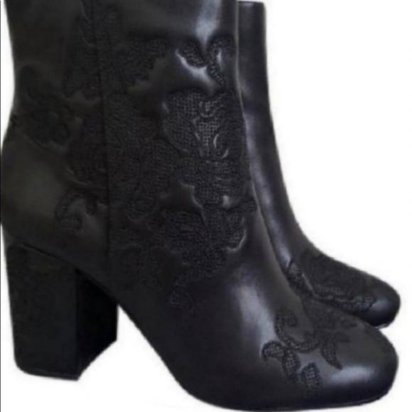 Michael Kors Black Embroidered Leather Claire Booty Size 8 - Picture 2 of 9